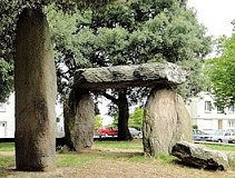 menhir a dolmen